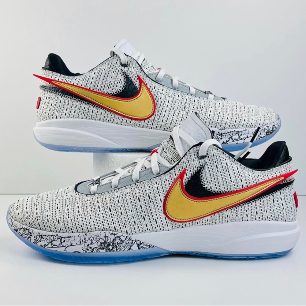 Lebron James basketball shoes (The Debut)